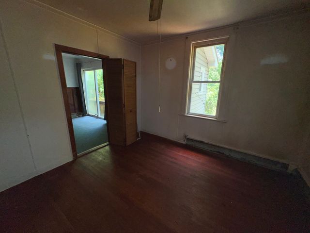 25 Kendrick St, South Hadley, MA 01075
