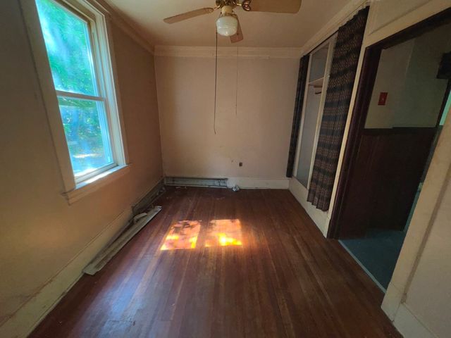 25 Kendrick St, South Hadley, MA 01075