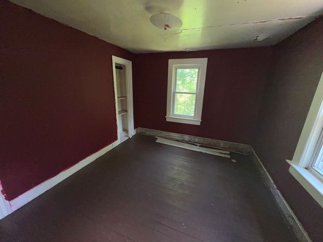 25 Kendrick St, South Hadley, MA 01075