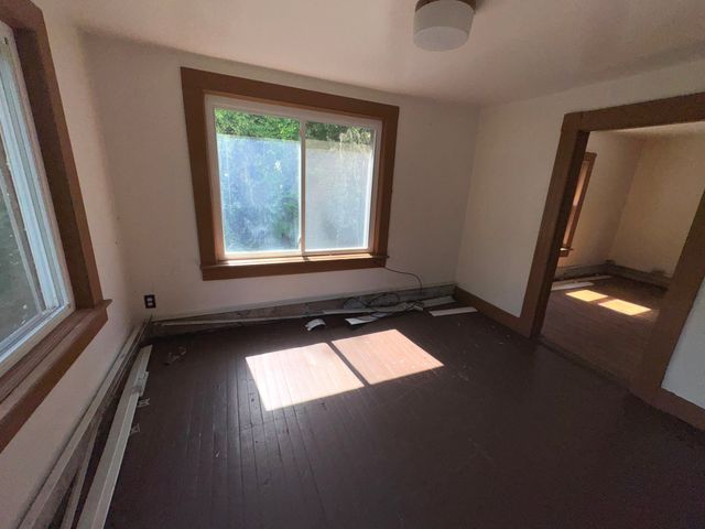 25 Kendrick St, South Hadley, MA 01075