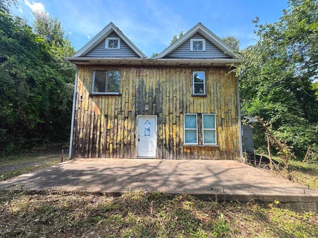 25 Kendrick St, South Hadley, MA 01075