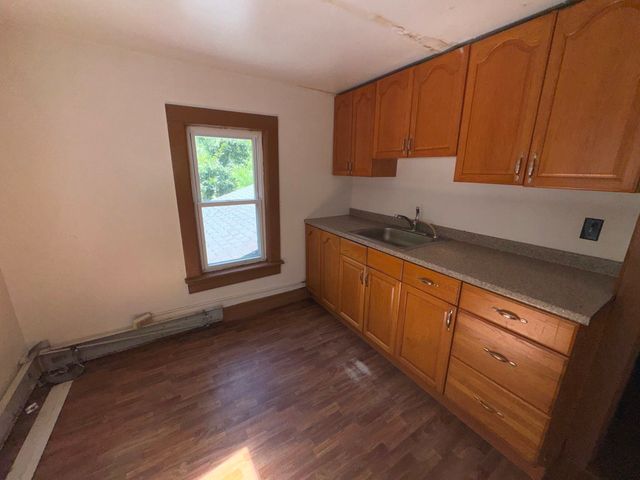 25 Kendrick St, South Hadley, MA 01075