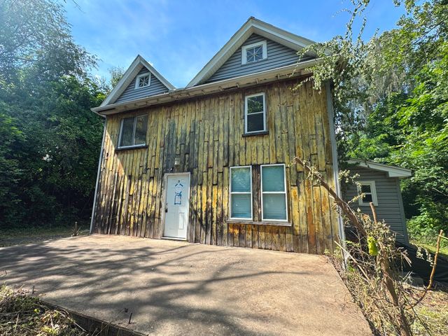 25 Kendrick St, South Hadley, MA 01075