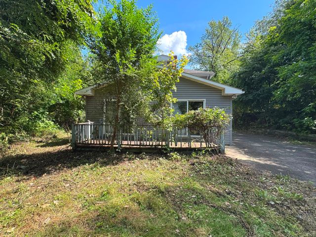 25 Kendrick St, South Hadley, MA 01075