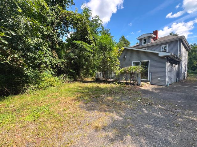 25 Kendrick St, South Hadley, MA 01075