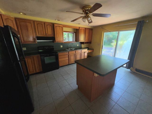 25 Kendrick St, South Hadley, MA 01075