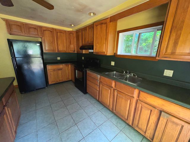 25 Kendrick St, South Hadley, MA 01075