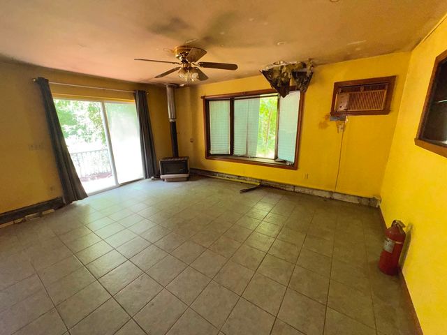 25 Kendrick St, South Hadley, MA 01075