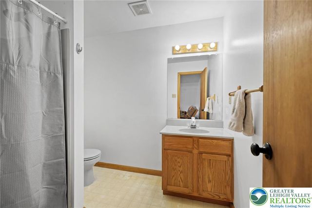140 Woods XING, Chestnuthill Twp, PA 18353