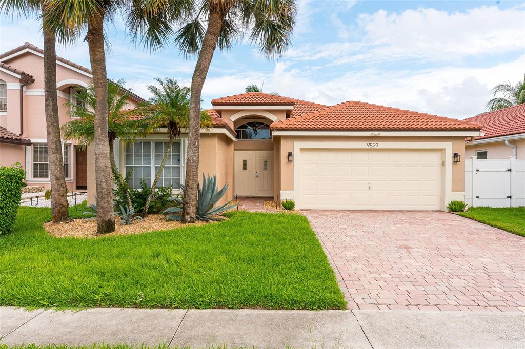 9523 Fox Trot Ln, Boca Raton, FL 33496