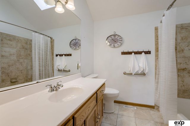 16306 Lafayette Avenue, Omaha, NE 68118