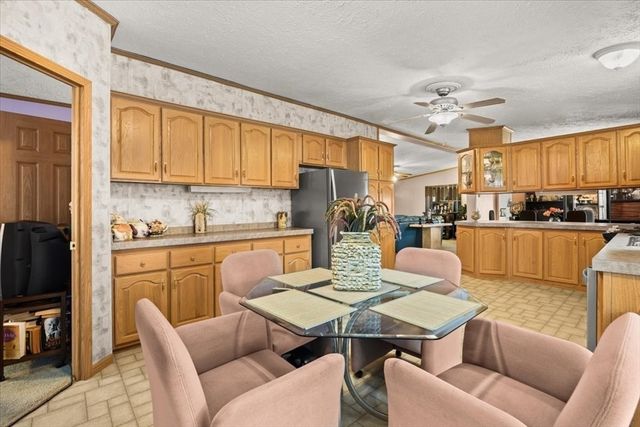 59 Robin Dr, Tiverton, RI 02878