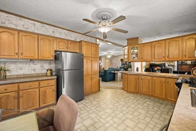 59 Robin Dr, Tiverton, RI 02878