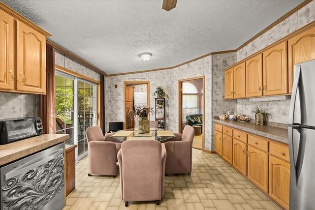59 Robin Dr, Tiverton, RI 02878