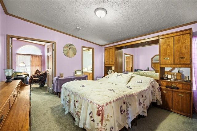 59 Robin Dr, Tiverton, RI 02878
