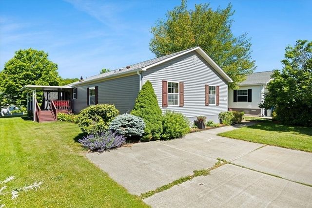 59 Robin Dr, Tiverton, RI 02878
