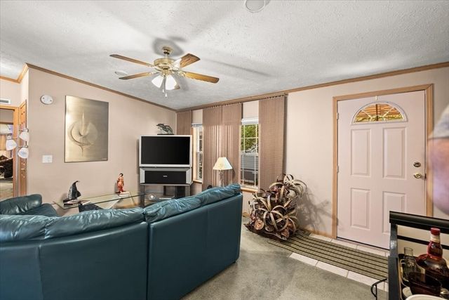 59 Robin Dr, Tiverton, RI 02878