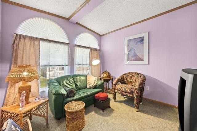 59 Robin Dr, Tiverton, RI 02878