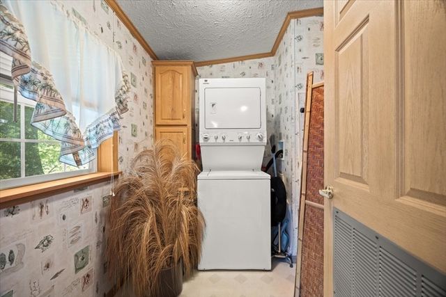 59 Robin Dr, Tiverton, RI 02878