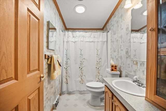 59 Robin Dr, Tiverton, RI 02878