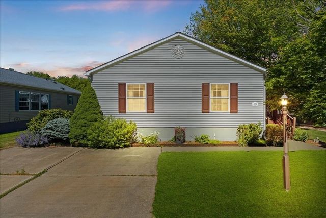 59 Robin Dr, Tiverton, RI 02878