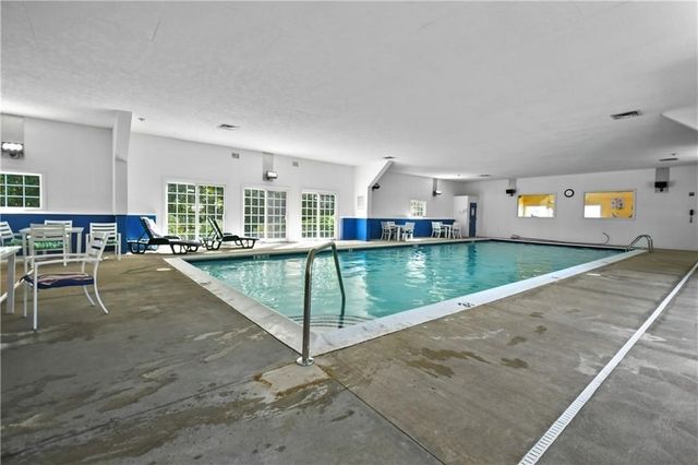 59 Robin Dr, Tiverton, RI 02878