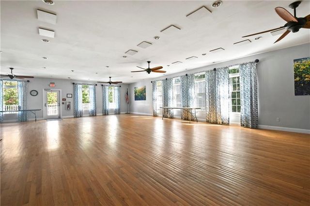 59 Robin Dr, Tiverton, RI 02878