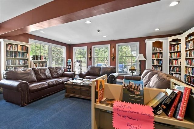 59 Robin Dr, Tiverton, RI 02878