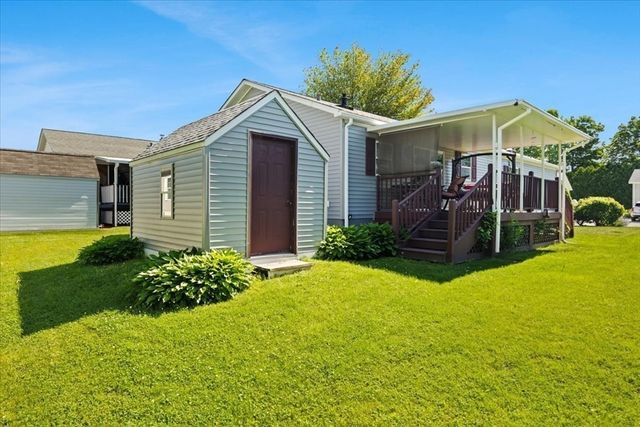 59 Robin Dr, Tiverton, RI 02878