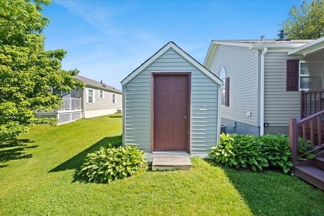 59 Robin Dr, Tiverton, RI 02878