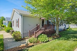 59 Robin Dr, Tiverton, RI 02878
