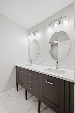 703 W Man A Wa Trail, Mount Prospect, IL 60056