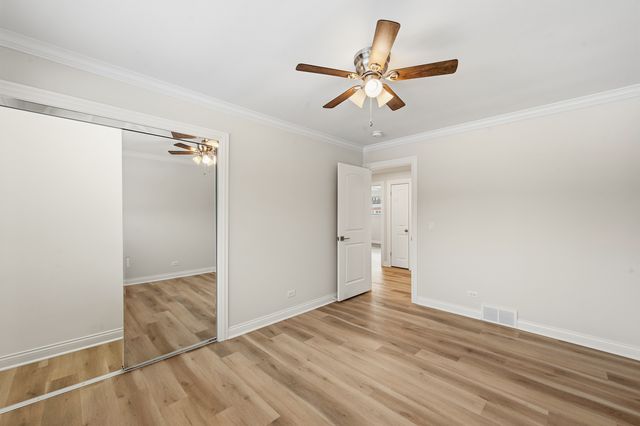 703 W Man A Wa Trail, Mount Prospect, IL 60056