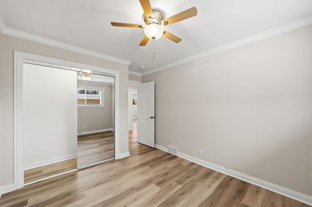 703 W Man A Wa Trail, Mount Prospect, IL 60056