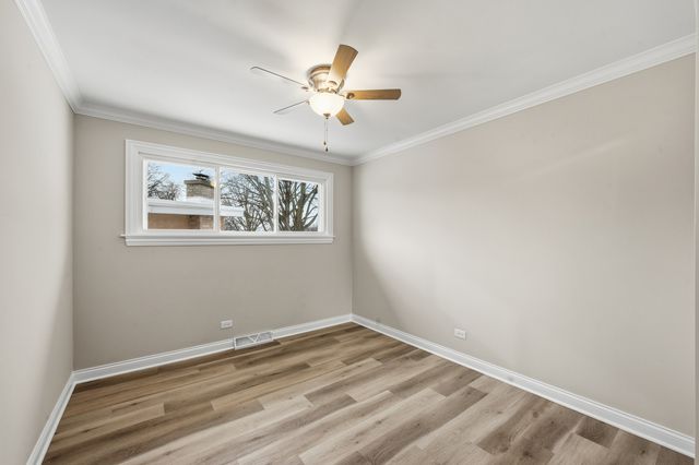 703 W Man A Wa Trail, Mount Prospect, IL 60056