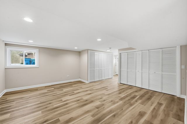 703 W Man A Wa Trail, Mount Prospect, IL 60056