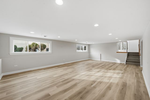 703 W Man A Wa Trail, Mount Prospect, IL 60056