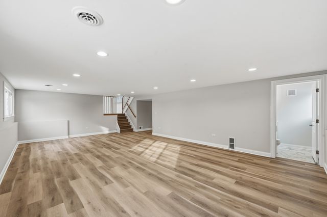 703 W Man A Wa Trail, Mount Prospect, IL 60056