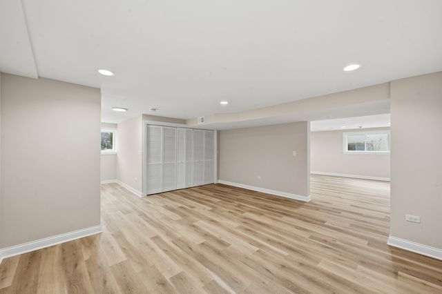 703 W Man A Wa Trail, Mount Prospect, IL 60056