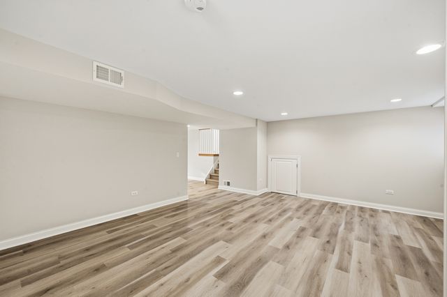 703 W Man A Wa Trail, Mount Prospect, IL 60056