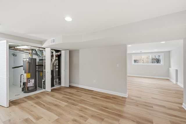 703 W Man A Wa Trail, Mount Prospect, IL 60056