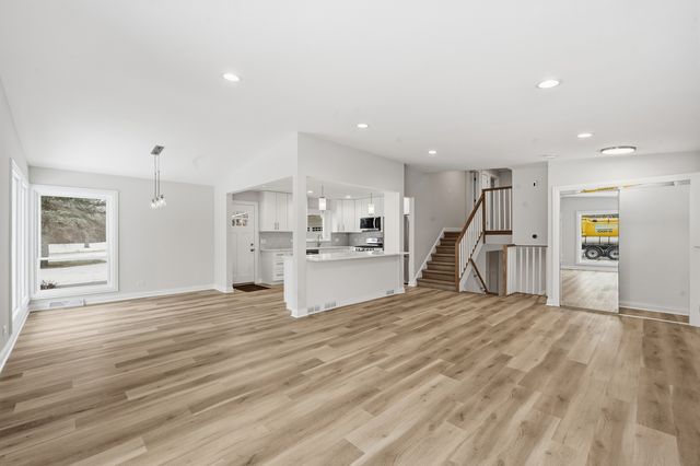 703 W Man A Wa Trail, Mount Prospect, IL 60056