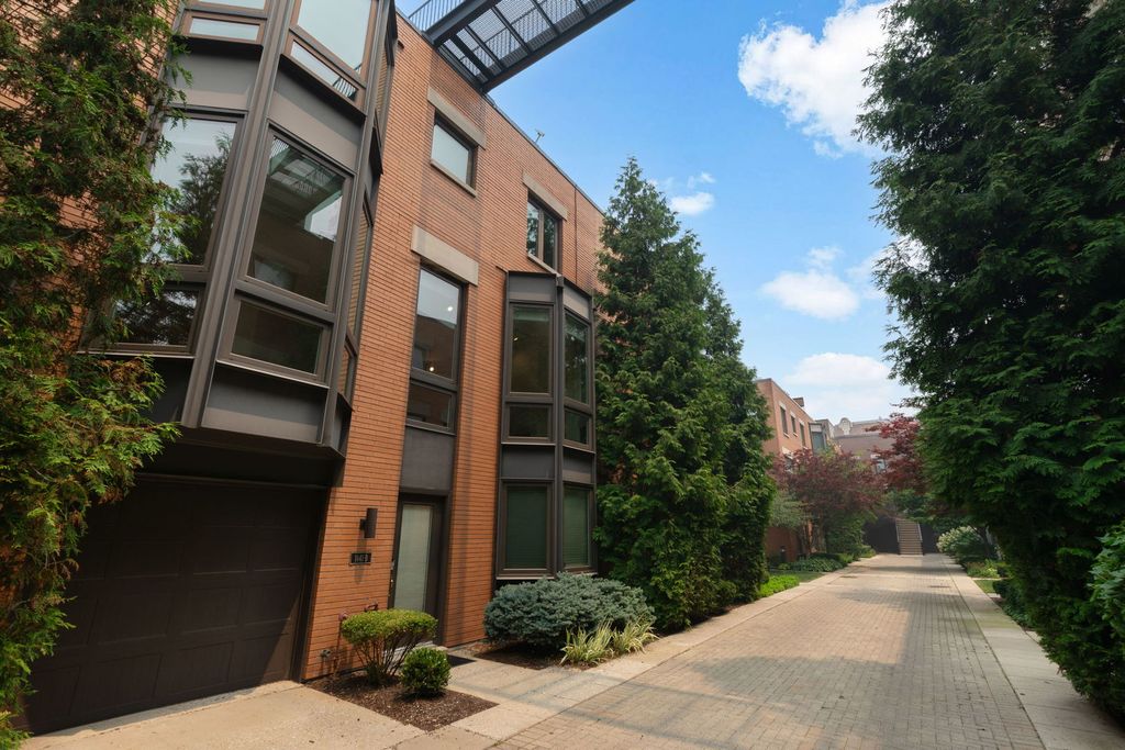 1441 N Cleveland Avenue B, Chicago, IL 60610
