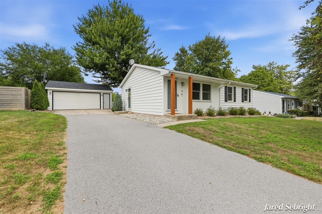 149 Loch Lomond Avenue, Grand Rapids, MI 49546