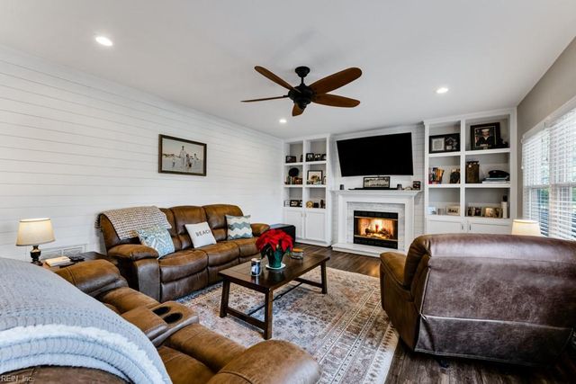 1016 Outlands WAY, Virginia Beach, VA 23456