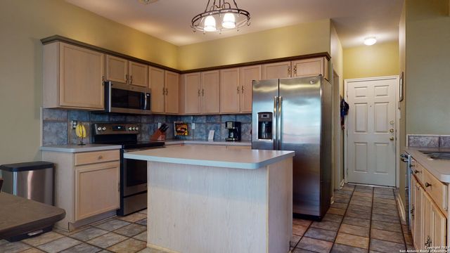 18 ANDOVER CREEK DR, San Antonio, TX 78254