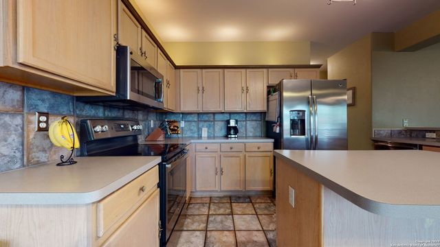 18 ANDOVER CREEK DR, San Antonio, TX 78254