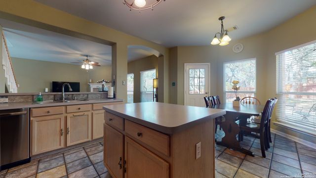 18 ANDOVER CREEK DR, San Antonio, TX 78254