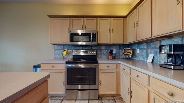 18 ANDOVER CREEK DR, San Antonio, TX 78254
