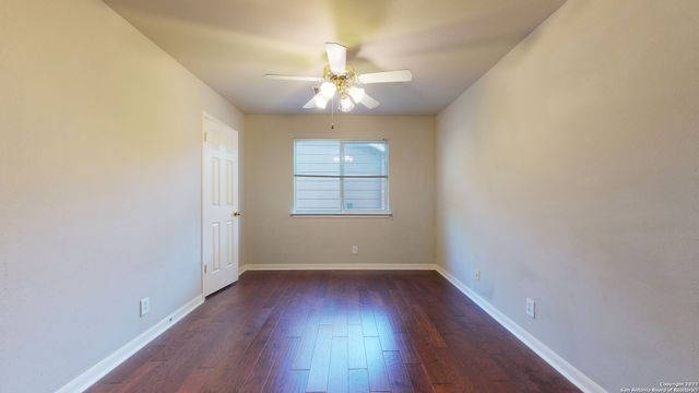 18 ANDOVER CREEK DR, San Antonio, TX 78254